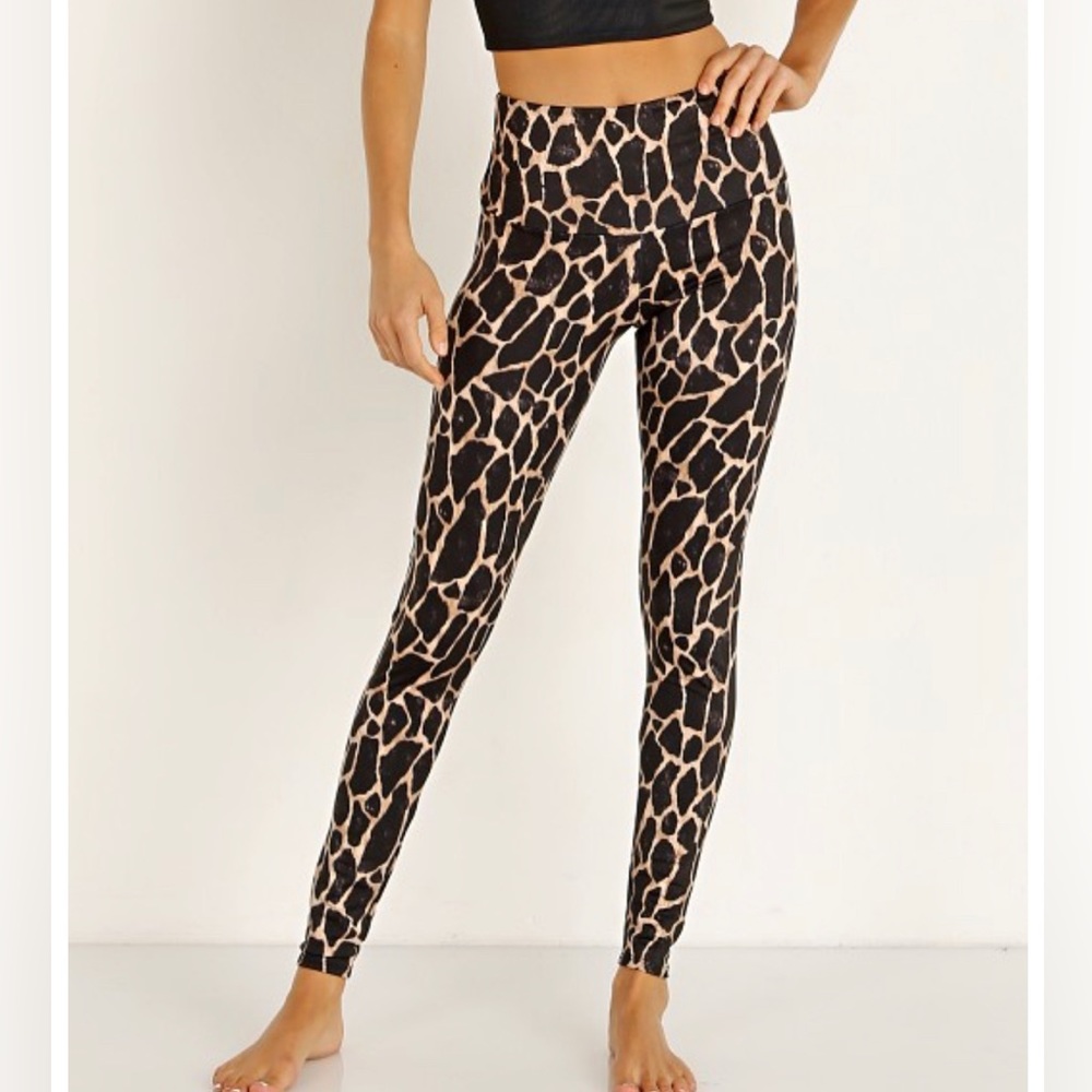 Onzie high rise giraffe legging. XS. Black/brown. Like new.